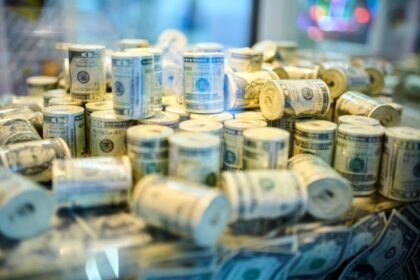 US Dollar Hits Multi-Quarter Lows Amid Global Economic Pressures