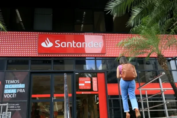 Santander Brasil Stabilizes with 6.5% Yield, Hold Rating