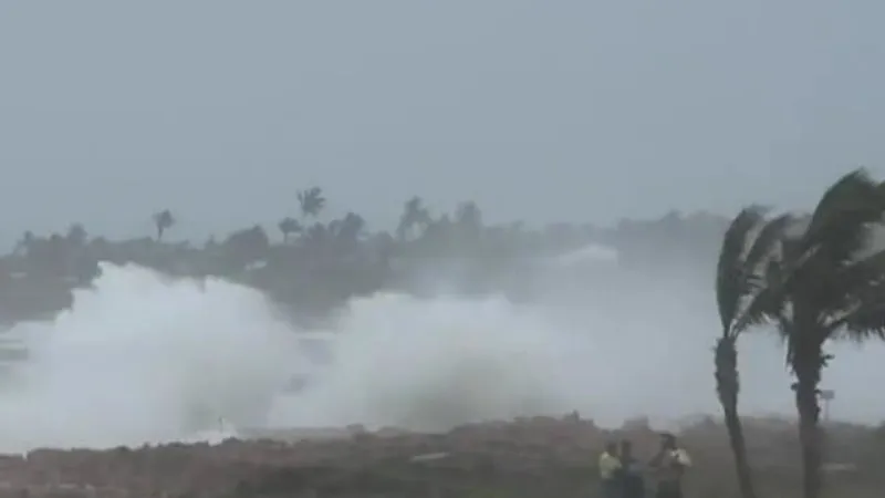Cyclone Mitchell Set for Category 2 Landfall Near Carnarvon Tonight Cyclone Mitchell Set for Category 2 Landfall Near Carnarvon Tonight
