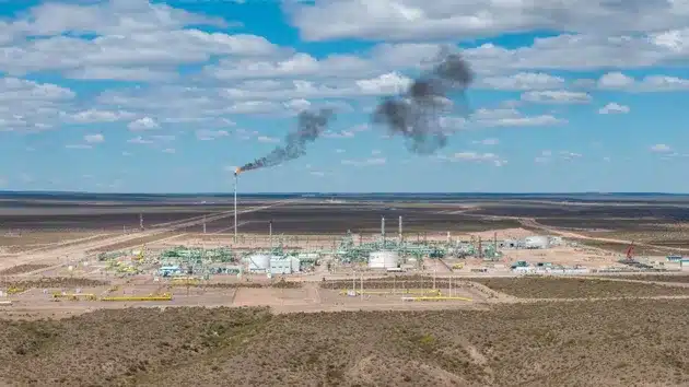 MPLX Delivers 8% Yield and Strong Buy Amid AI Bubble Fears MPLX Delivers 8% Yield and Strong Buy Amid AI Bubble Fears