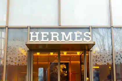 Hermès Overvalued at 52.8 P/E, Sell Rating Maintained