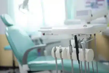 Winnipeg Teen Sues Dental Clinic Over Unauthorized Tooth Extractions