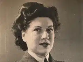 108-Year-Old Canadian WWII Veteran Receives Long-Overdue UK Medal 108-Year-Old Canadian WWII Veteran Receives Long-Overdue UK Medal