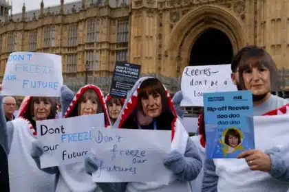 Labour MPs Slam ‘Dog’s Dinner’ Student Loans, Urge Starmer Reform