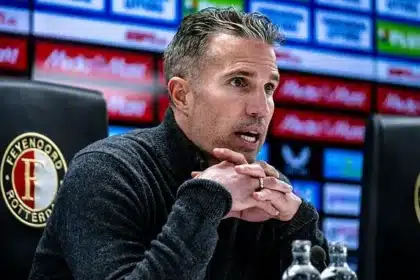 Van Persie Defends Sterling from ‘Bambi on Ice’ Backlash After Feyenoord Debut