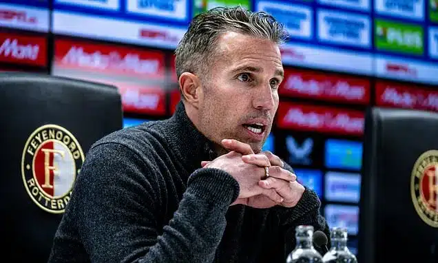 Van Persie Defends Sterling from ‘Bambi on Ice’ Backlash After Feyenoord Debut