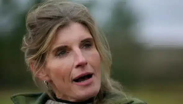 Amanda Owen Faces Renovation Pressure, Mourns Beloved Dog Chalky