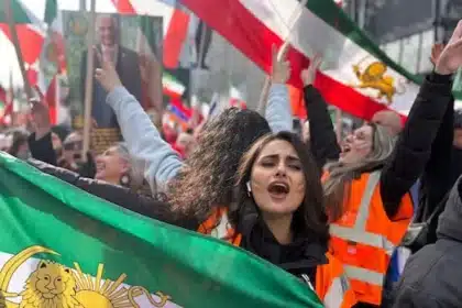 Quebec Iranians Rally in Celebration After Khamenei’s Death in US-Israel Strikes