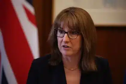 UK Economy Flatlines in January Amid North Sea Oil Pleas