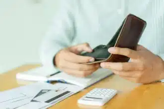 U.S. Consumer Sentiment Hits Historic Low Amid Stock Gains