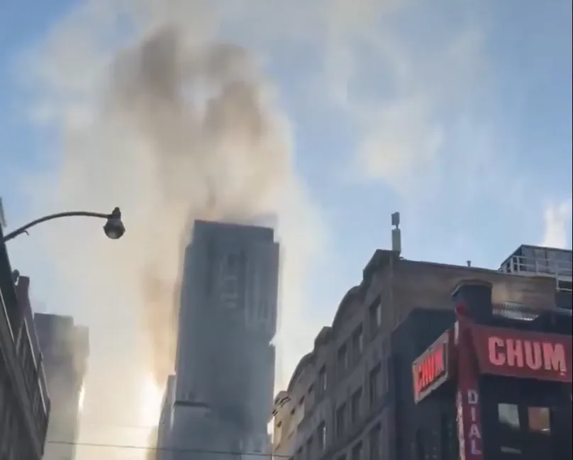 Downtown Toronto Rooftop Fire Sparks Explosions, Closes Streets Downtown Toronto Rooftop Fire Sparks Explosions, Closes Streets