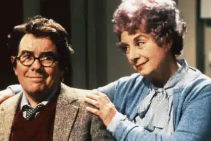 Sorry! Star Barbara Lott Wed Coronation Street Pioneer