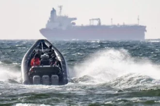 Russian Shadow Fleet Tankers Idle in English Channel Despite UK Powers