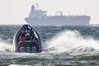 Russian Shadow Fleet Tankers Idle in English Channel Despite UK Powers