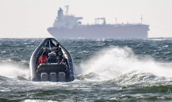 Russian Shadow Fleet Tankers Idle in English Channel Despite UK Powers