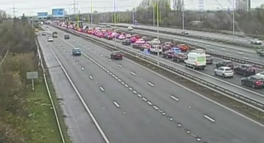 M60 Closed Both Ways Near Trafford Centre Over Police Incident