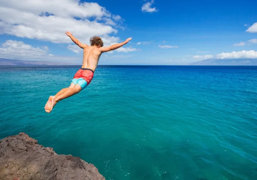 Social Media Sparks Risky Behaviors in Young Tourists