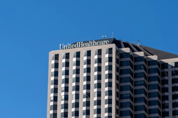 UnitedHealth Group Boosts Business via AI Amid Flat Shares