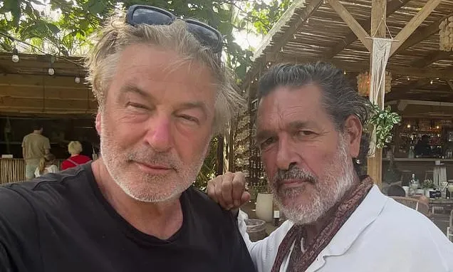 Alec Baldwin Pranks Fans with Antonio Banderas Lookalike in DR