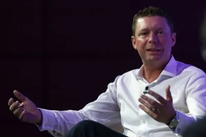 Male Role Model Shortage Drives Boys to Manosphere, Sparks Unhappiness