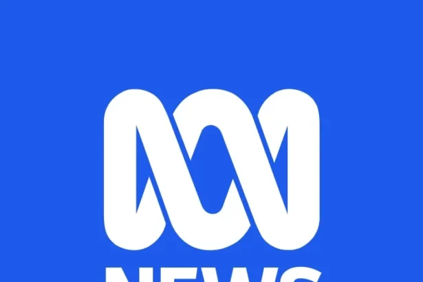 Queen’s Fashion Exhibit Marks 100th Birthday Amid Andrew Arrest