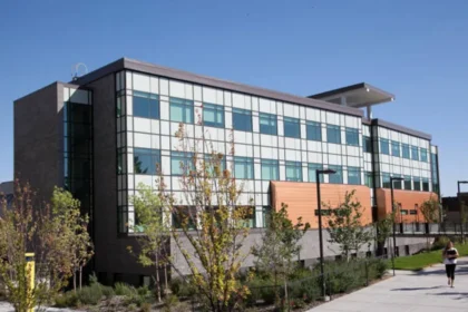 Court Fight Over Cancelled Lecture Tests Canada’s Academic Freedom