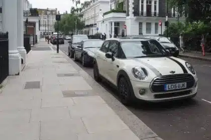 Ideal Parking Distance from Kerb: UK Highway Code Rules