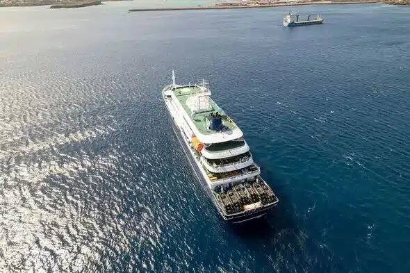 Hantavirus Cruise Ship Sails to Tenerife After 3 Deaths