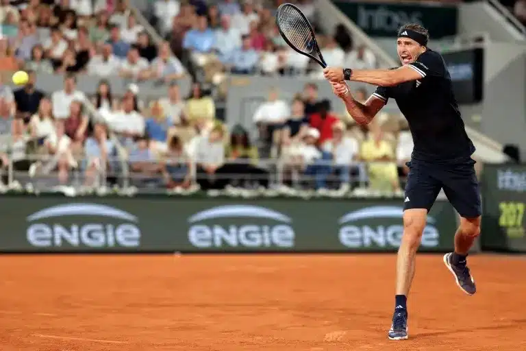 Zverev Survives Scare to Advance at French Open