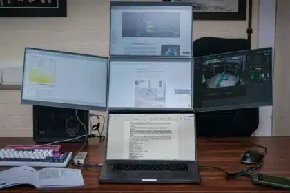 Lepow Quad Monitor: Portable Powerhouse for Enhanced Productivity
