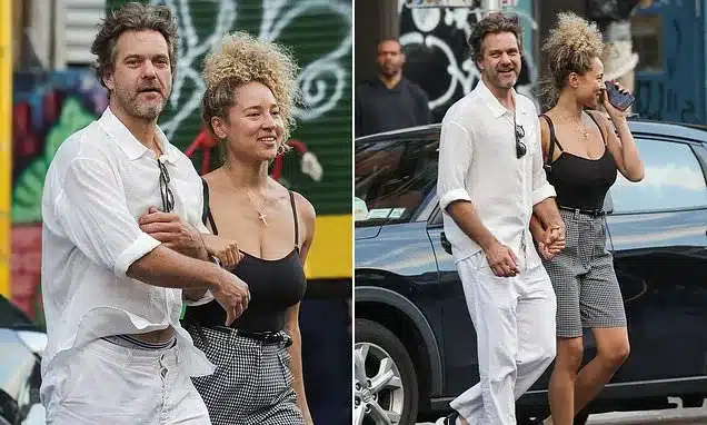 Joshua Jackson Seen Hand-in-Hand with Model Olivia Burgess in NYC Joshua Jackson Seen Hand-in-Hand with Model Olivia Burgess in NYC