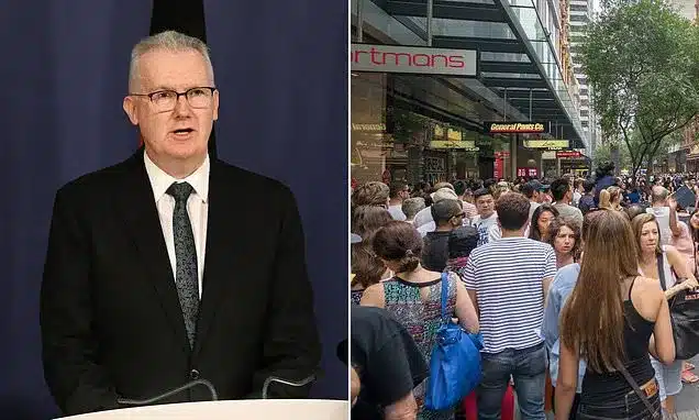 Australia’s Population Surpasses 28 Million Amidst Migration Debate