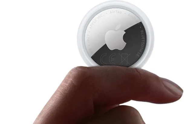 Apple AirTag: Travel Tracker Praised for Key Feature