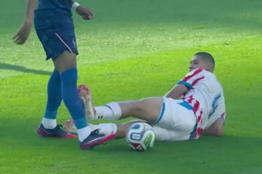 Paraguay Player’s Kick Sparks Outrage, Echoes Beckham Red Card Paraguay Player’s Kick Sparks Outrage, Echoes Beckham Red Card