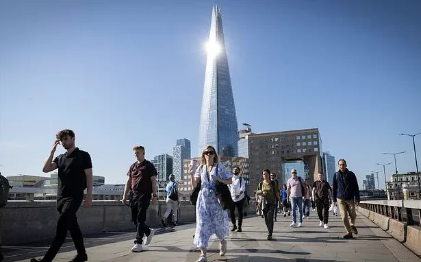 Heatwave Boosts Office Attendance as Workers Seek Air Conditioning