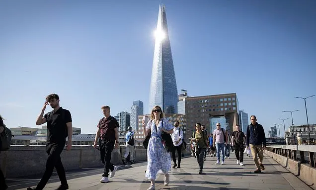 Heatwave Boosts Office Attendance as Workers Seek Air Conditioning