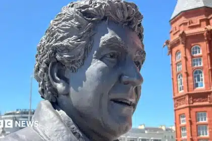 Rhodri Morgan Statue Unveiled in Cardiff Bay