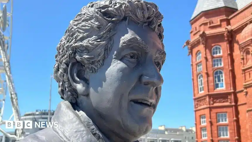 Rhodri Morgan Statue Unveiled in Cardiff Bay
