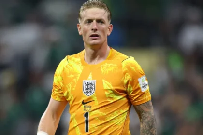 Jordan Pickford Faces Homophobic Chants in Mexico Match