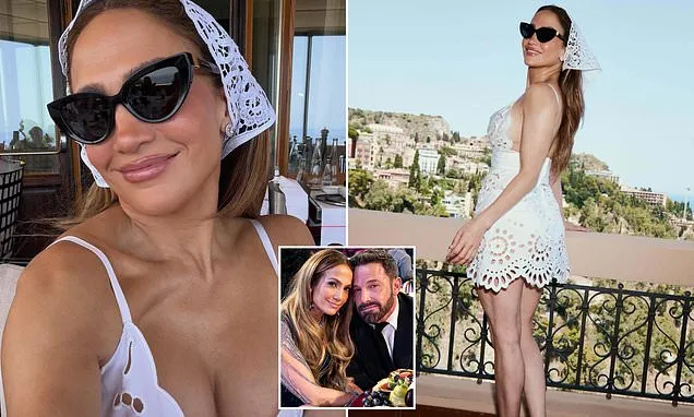 Jennifer Lopez Shares Sultry Selfies Amid Sicily Trip Jennifer Lopez Shares Sultry Selfies Amid Sicily Trip