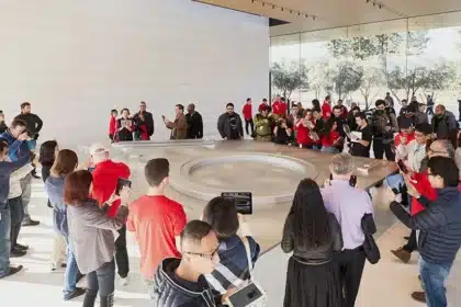 Apple Park Visitor Center Enhances Retail Experience