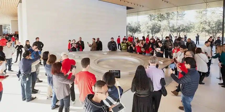 Apple Park Visitor Center Enhances Retail Experience