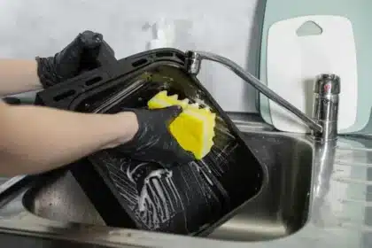 Effortless Air Fryer Cleaning: Baking Soda & Dish Soap Method