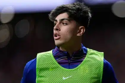Man Utd Transfer News: Carrick’s Midfield Plans and Zirkzee’s Future