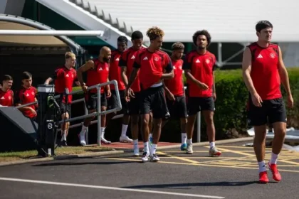 Leny Yoro Backs Man Utd for Premier League Title After Carrick’s Impact