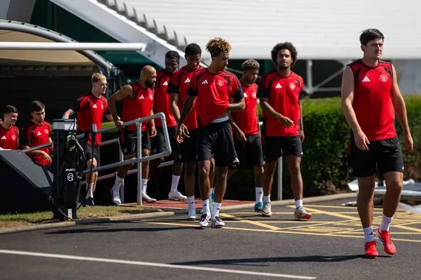 Leny Yoro Backs Man Utd for Premier League Title After Carrick’s Impact