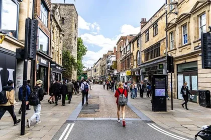 July Heatwave Deters Shoppers, Footfall Declines Across UK Retail