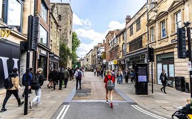 July Heatwave Deters Shoppers, Footfall Declines Across UK Retail
