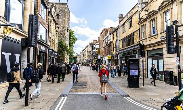 July Heatwave Deters Shoppers, Footfall Declines Across UK Retail July Heatwave Deters Shoppers, Footfall Declines Across UK Retail