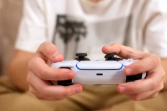 Fix PS5 & Xbox Controller Stick Drift: Cleaning & Troubleshooting